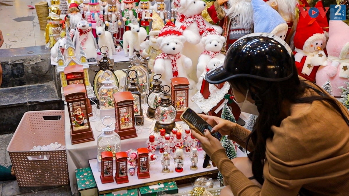 Không khí mua sắm đón Giáng sinh 2023 đã vô cùng sôi động.