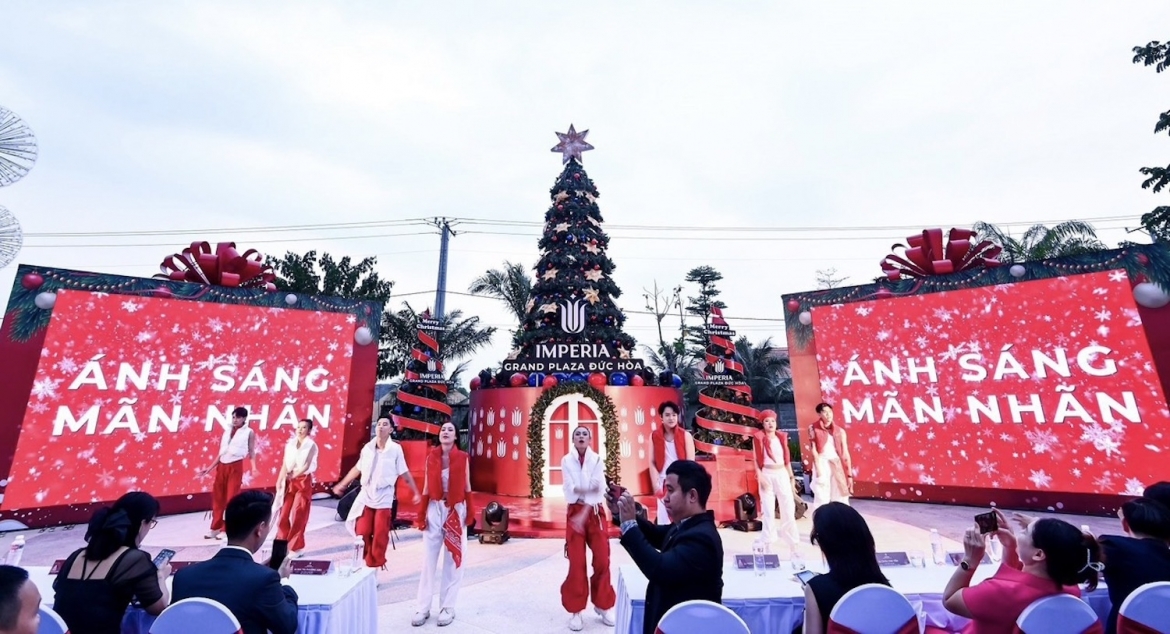 Những tiết mục ca nhạc giải trí diễn ra sôi động suốt chương trình