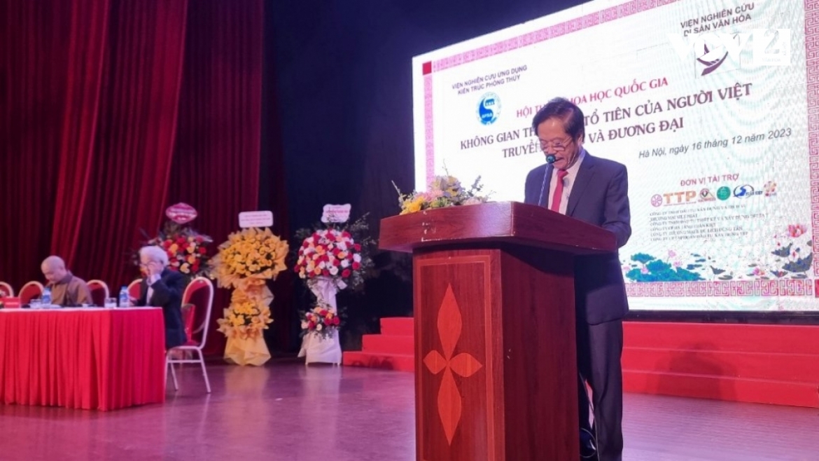 Ông Hoàng Thăng Long, Viện trưởng Viện Nghiên cứu ứng dụng Kiến trúc Phong thủy phát biểu khai mạc Hội thảo