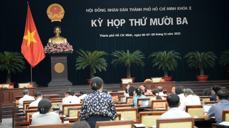 Quang cảnh phiên thảo luận tổ chiều 6/12