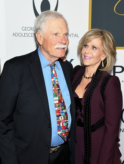 Khi Jane Fonda và Ted Turner ly hôn vào năm 2001, theo báo cáo, cô đã nhận được 40 triệu USD. Trong một tuyên bố, cô cho biết cô cảm thấy buồn khi hai người không thể tiếp tục đồng hành cùng nhau. Cô cũng nhắc lại mối tình và sự đồng hành trong suốt một thập kỷ của họ. Cô nói rằng sẽ vẫn quan tâm đến anh. Tuy nhiên, cô thừa nhận đã đến lúc phải bước tiếp và chúc anh mọi điều tốt lành.