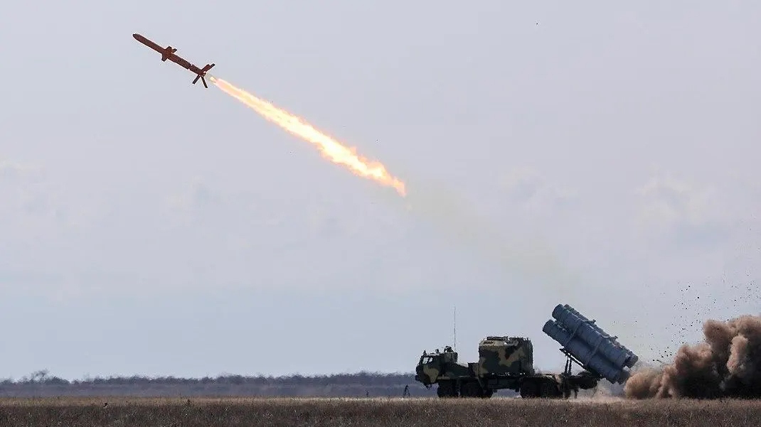 Ukraine sửa đổi tên lửa Neptune, tăng tầm bắn lên 400km. Ảnh: Văn phòng Tổng thống Ukraine