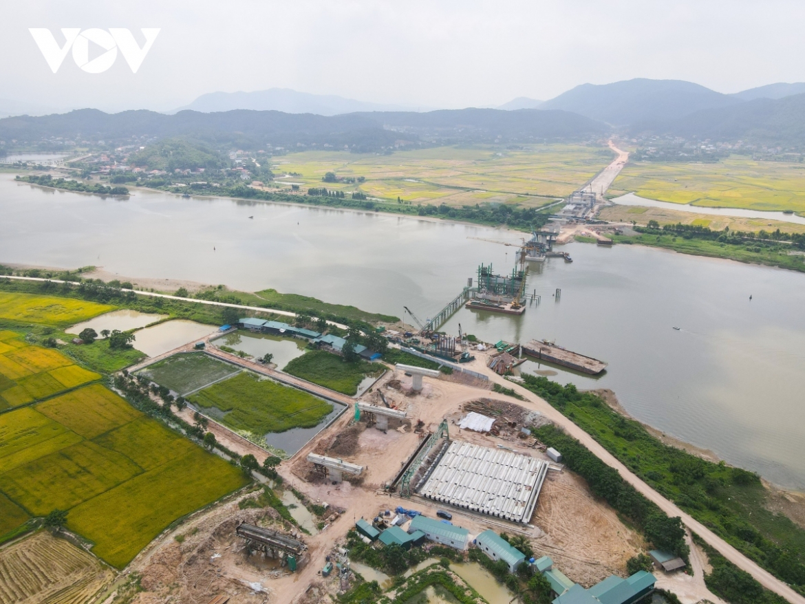 Cầu Đồng Việt là cây cầu dây văng đầu tiên và lớn nhất của tỉnh Bắc Giang. Khi hoàn thành, cầu được kỳ vọng thúc đẩy lưu thông hàng hóa, phát triển du lịch, tạo điều kiện thu hút các nhà đầu tư vào các khu, cụm công nghiệp của tỉnh