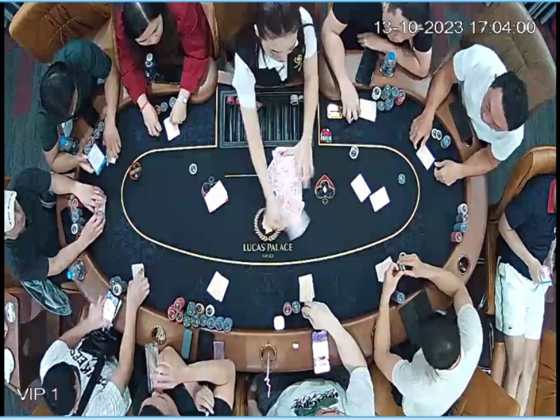 Nhiều người nước ngoài tham gia đánh bạc tại CLB Lucas Palace.