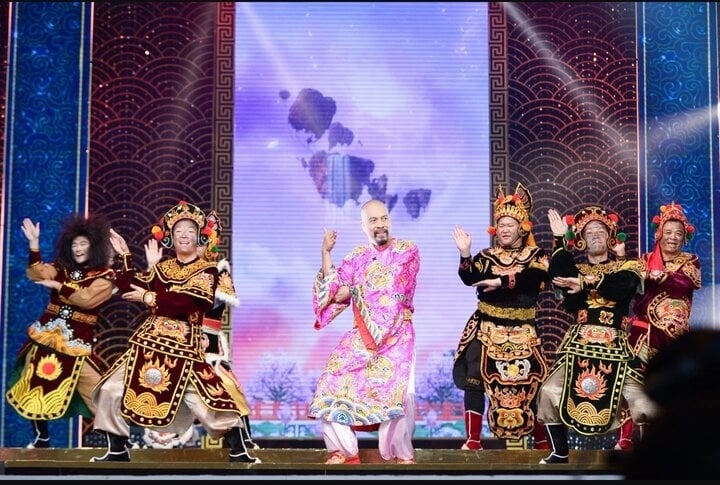 Táo quân 2023 gây bất ngờ với sự xuất hiện của cả một dòng họ nhà Thiên Lôi. Theo đó, có tới 5 Thiên Lôi cùng góp mặt trong buổi chầu cuối năm. Các nghệ sĩ tham gia vai diễn này gồm Dũng "Hớn", Tiến Minh, Anh Đức, Thái Dương và ca sĩ Minh Quân.