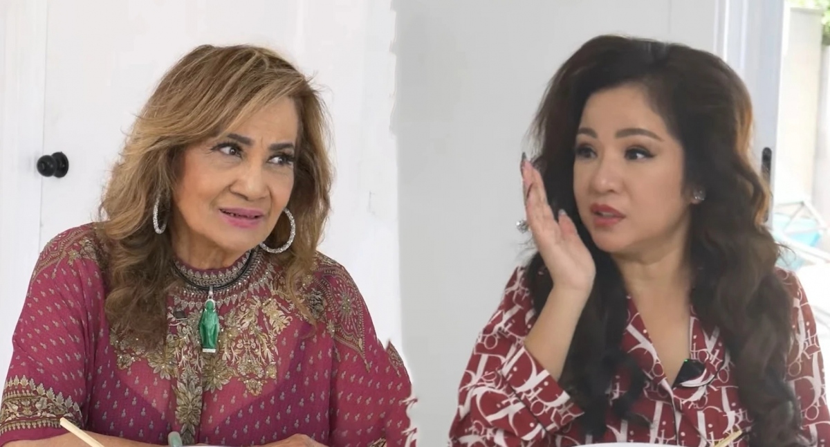 Ca sĩ hải ngoại Carol Kim (tên thật là Hoàng Kim Hoa) sinh ra tại Châu Phú, thị xã Châu Đốc, tỉnh An Giang. Nữ ca sĩ mang hai dòng máu Việt Nam và Malaysia từng là tên tuổi được các thính giả tuổi trung niên yêu thích từ khi cô còn hoạt động trong nước. Để có được cuộc sống hạnh phúc như hiện tại, Carol Kim từng trải qua đổ vỡ nhiều lần. Nữ ca sĩ tâm sự cuộc đời bà có thăng trầm, biến cố và lận đận tình duyên khi có đến 5 đời chồng. Carol Kim tự nhận mình may mắn mọi thứ, chỉ có tình duyên là lận đận. (Theo: Thanh Niên)