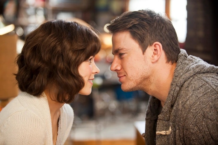 Câu chuyện tình yêu trong phim "The Vow" được lấy cảm hứng từ cặp đôi Krickitt và Kim Carpenter. Họ kết hôn năm 1993. Krickitt bị tổn thương não trong một vụ tai nạn xe cộ và tỉnh dậy sau cơn hôn mê mà không còn chút ký ức nào về người bạn đời của mình. Toàn bộ sự tồn tại của họ cùng nhau dường như tan biến. Nỗ lực hàn gắn mối quan hệ của mình của cặp đôi dù Krickitt bị mất trí nhớ chắc chắn sẽ khiến người xem cảm động.