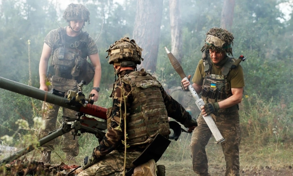 Các binh sĩ Ukraine chiến đấu ở Lugansk, miền đông đất nước, hồi tháng 8. Ảnh: Global Image Ukraine