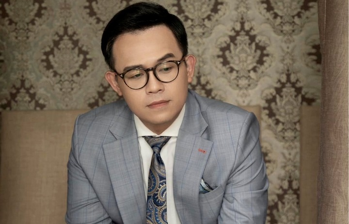 Vài ngày gần đây trên mạng xã hội xuất hiện hình ảnh MC Đức Bảo cùng phát ngôn: "Nếu đứa con sinh ra để kế thừa sự vất vả, nghèo khó của bạn. Vậy không sinh con cũng chính là một loại lương thiện". Câu nói này ngay lập tức gây tranh cãi cho cộng đồng mạng. Nhiều người chỉ trích nam MC có thái độ "thượng đẳng", "trịch thượng" khi phát ngôn về quyền cá nhân của người khác. MC Đức Bảo khẳng định bản thân không phải là chủ nhân của phát ngôn đang gây tranh cãi, nhưng anh vẫn gửi lời xin lỗi vì đã gián tiếp gây ra sự hiểu lầm này. (Theo: VTC News)