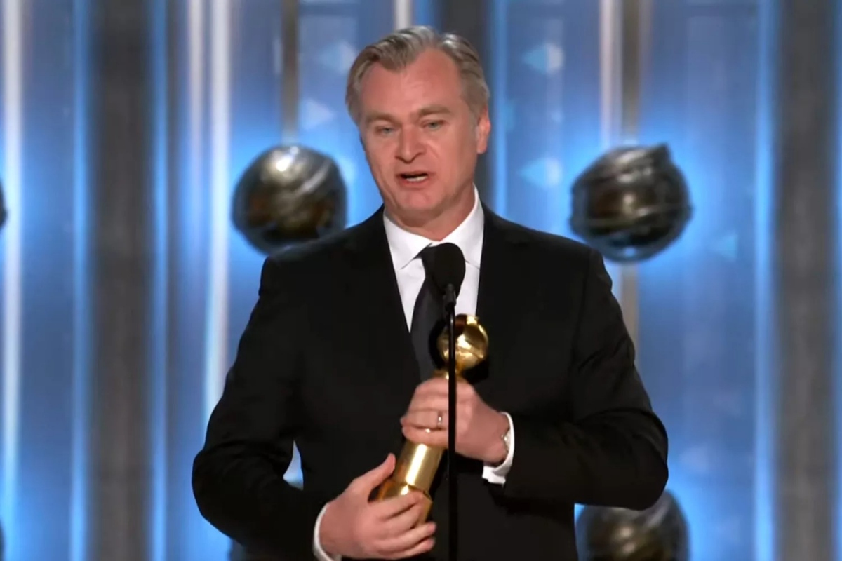 Sau 6 lần đề cử, Christopher Nolan đã giành được Quả cầu Vàng đầu tiên cho hạng mục Đạo diễn phim điện ảnh xuất sắc nhất với bom tấn Oppenheimer. Khi lên sân khấu nhận giải, đạo diễn người Anh đã dành một chút thời gian để tỏ lòng thành kính và tri ân với cố nghệ sĩ Heath Ledger, người đóng vai chính trong bộ phim năm 2008 của anh, The Dark Knight.