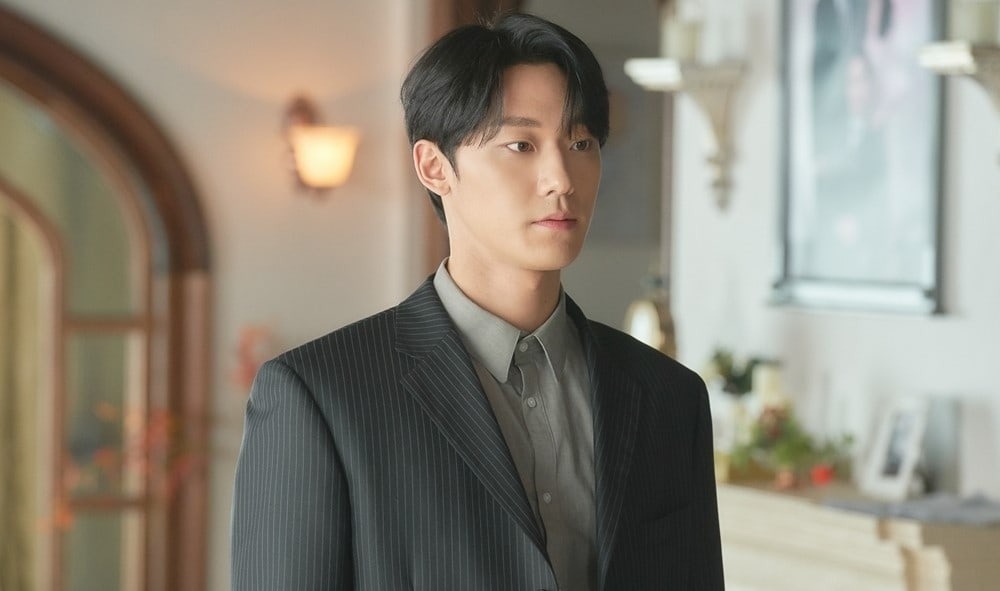 Lee Do-hyun hiện được biết đến là gương mặt quen thuộc với những khán giả say mê xem những bộ phim đình đám của Netflix.