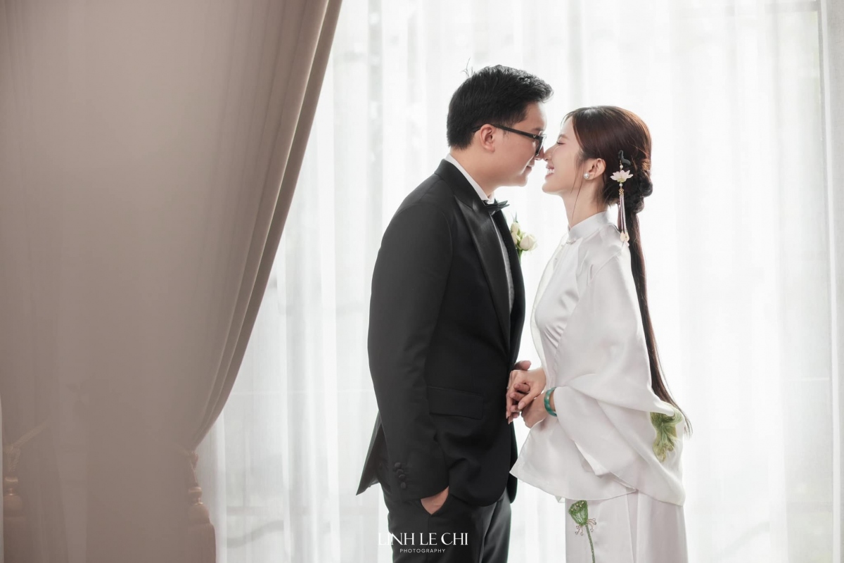 Chồng Ngọc Huyền là Duy Minh, kém cô 1 tuổi. Cả hai quen nhau qua mạng xã hội, thời điểm Ngọc Huyền đang quay những tập cuối phim "Thương ngày nắng về". Duy Minh sinh ra trong gia đình giàu truyền thống nghệ thuật, có mẹ là giảng viên, nghệ sĩ Phạm Quỳnh Trang; ông ngoại là NSND Quý Dương và bác ruột là NSƯT Chí Trung.