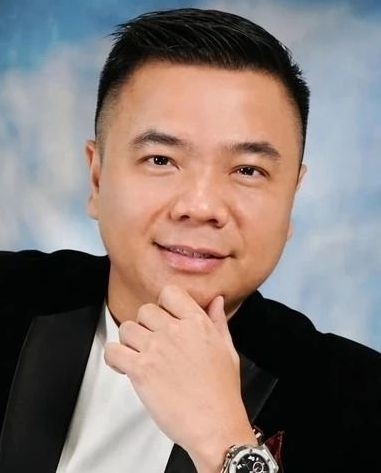 Sau ba năm kể từ phim 1990, đạo diễn Nhất Trung mới quay trở lại đường đua phim ảnh. Quãng thời gian qua, đạo diễn nói anh gặp nhiều khó khăn, một phần do suy thoái kinh tế, tiền bạc, một phần anh mất hết hướng trên hành trình làm đạo diễn. Anh nhắc đến ồn ào năm xưa với "một nữ diễn viên nổi tiếng" khi tố cô "mắc bệnh ngôi sao". Nhất Trung không xác nhận nghệ sĩ "mắc bệnh ngôi sao" là Nhã Phương, nhưng sự vụ năm 2021 khiến khán giả có thể ngầm hiểu. Đồng thời, đạo diễn muốn gửi lời xin lỗi đến Trường Giang. "Tôi đã mất đi một người em, một người bạn thân. Nhiều lần gặp nhau trong các sự kiện, các đám cưới, tôi rất muốn có lại cảm xúc ngày xưa. Tôi không sống trong showbiz và không có nhiều bạn. Giang là một trong những người bạn tôi thân nhất. Tôi mong có cơ hội hai anh em được ngồi với nhau. Tôi rất muốn xin lỗi Giang". (Theo: Tiền Phong)