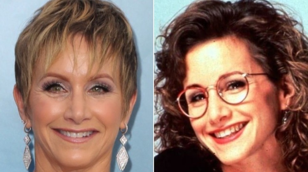 Gabrielle Carteris đã nói dối về tuổi của mình để vào vai Andrea Zuckerman trong bộ phim truyền hình kinh điển dành cho tuổi teen Beverly Hills , 90210. "Họ không biết, tôi đã nói dối. Tôi thậm chí còn nói chuyện với một luật sư về việc, làm thế nào tôi có thể ký những hợp đồng làm phim và nói dối về tuổi của mình".