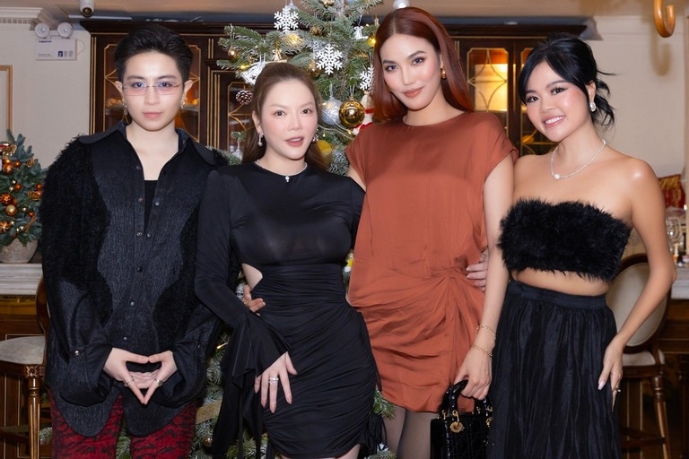 Lý Nhã Kỳ thời gian qua bị đồn hẹn hò Gil Lê. Tuy nhiên nữ diễn viên vừa lên tiếng phủ nhận. Lý Nhã Kỳ cho biết quen Gil Lê qua những người bạn, chơi hợp rồi tụ thành hội chung, họp mặt mỗi khi rảnh rỗi. Trong mắt cô, Gil Lê là một người dễ thương, chu đáo, biết chăm sóc mọi người, một nghệ sĩ tài năng, khiêm nhường, kín đáo. Cô luôn dành sự trân trọng, yêu quý hết lòng với những người bạn xung quanh mình. (Theo: Vietnamnet)