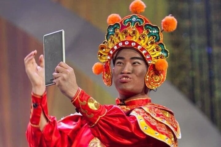 Đến năm 2013, nhân vật Thiên Lôi được chuyển sang ca sĩ Minh Quân. Anh gây bất ngờ với tạo hình Thiên Lôi răng vổ, tóc xù, mặt đen xì… Thậm chí, thời điểm ấy rất ít người nhận ra nam ca sĩ bởi tạo hình quá xấu xí. Thậm chí, "Bắc Đẩu" Công Lý còn gọi nhân vật của anh là "khỉ đầu chó".
