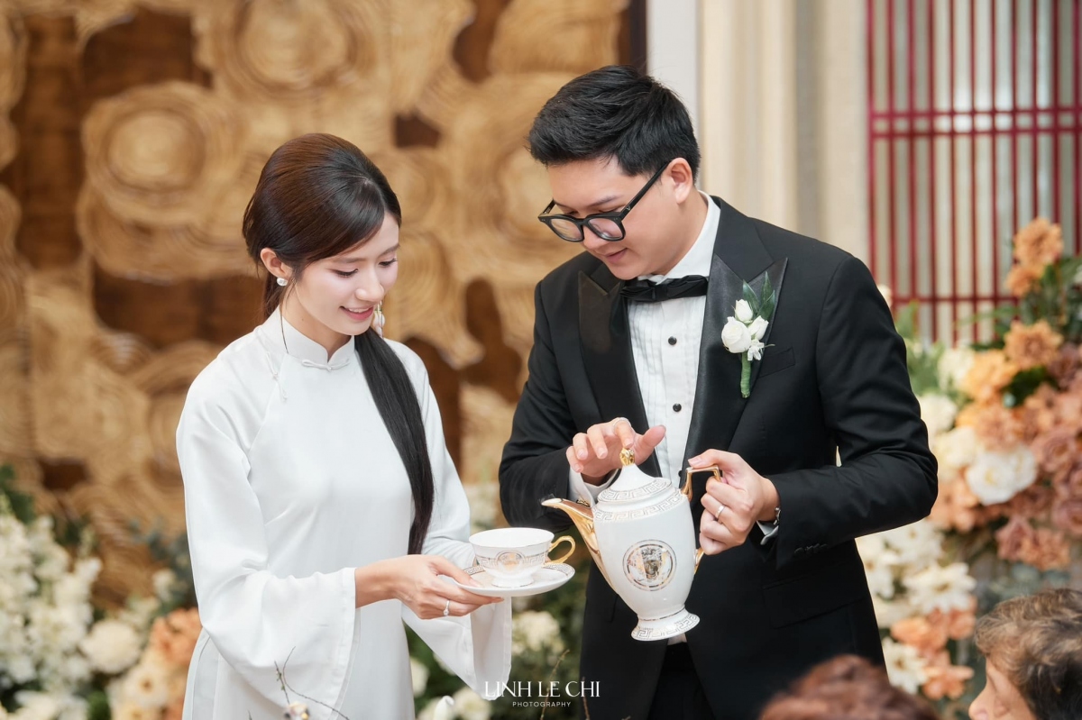 Ngọc Huyền tiết lộ cô được bạn trai cầu hôn trong bối cảnh khá đơn giản. Đó là khi nữ diễn viên vừa hoàn thành một buổi quay phim, từ trang phục đến đầu tóc đều không tươm tất. Tuy nhiên cô đã gật đầu đồng ý khi thấy được sự chân thành của bạn trai.