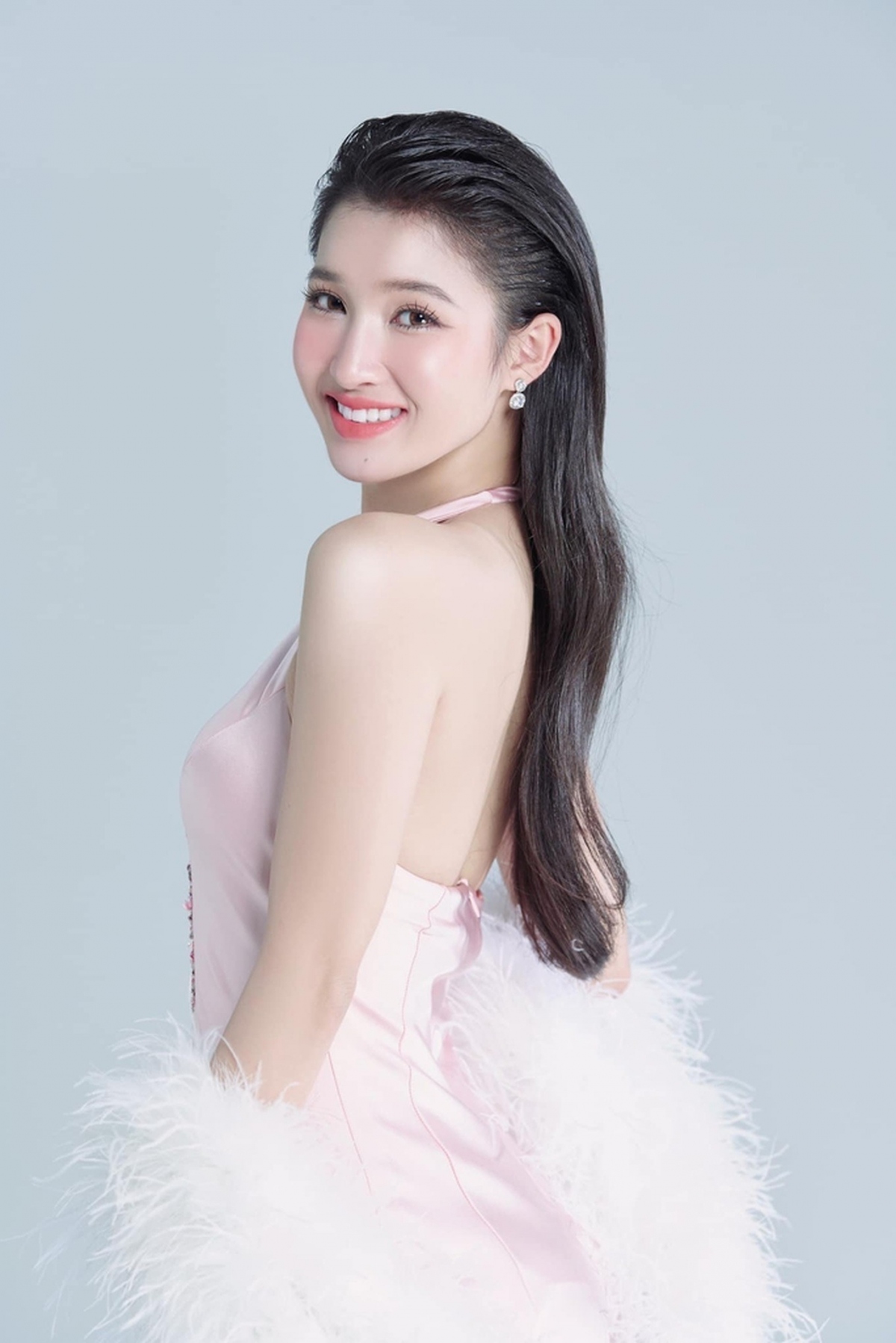 Chuyên trang theo dõi các cuộc thi sắc đẹp Cutiepie Beauty đã công bố bình chọn 20 gương mặt nổi bật tại đấu trường sắc đẹp quốc tế năm 2023. Phương Nhi là đại diện duy nhất của Việt Nam góp mặt. Trong năm qua, Phương Nhi đại diện Việt Nam tham gia đấu trường Hoa hậu Quốc tế 2023. Dù là một trong những thí sinh gây ấn tượng suốt cuộc thi nhờ vẻ ngoài trong trẻo, đáng yêu, nhưng Phương Nhi dừng chân ở top 15. (Theo: Dân Trí)