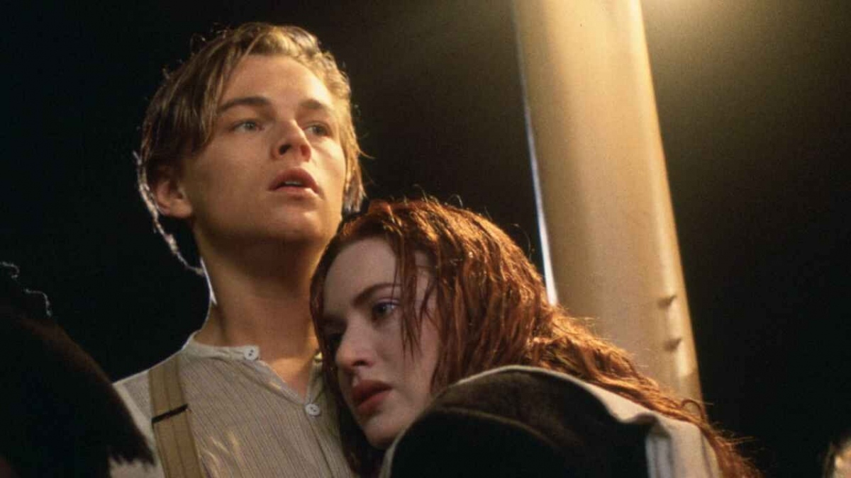 Titanic (1997) của James Cameron chứng kiến ​​cú càn quét giải Oscar vào năm 1998. Phim vẫn giữ kỷ lục nhận được nhiều đề cử Oscar nhất khi lọt vào cuộc đua với 14 đề cử, cuối cùng đã giành được 11 trong số đó. Đáng buồn thay, Leonardo DiCaprio thậm chí còn không giành được đề cử cho vai Jack Dawson. Nam diễn viên ngồi ngoài buổi lễ sau khi bị loại khỏi danh sách đề cử Nam diễn viên chính xuất sắc nhất.  