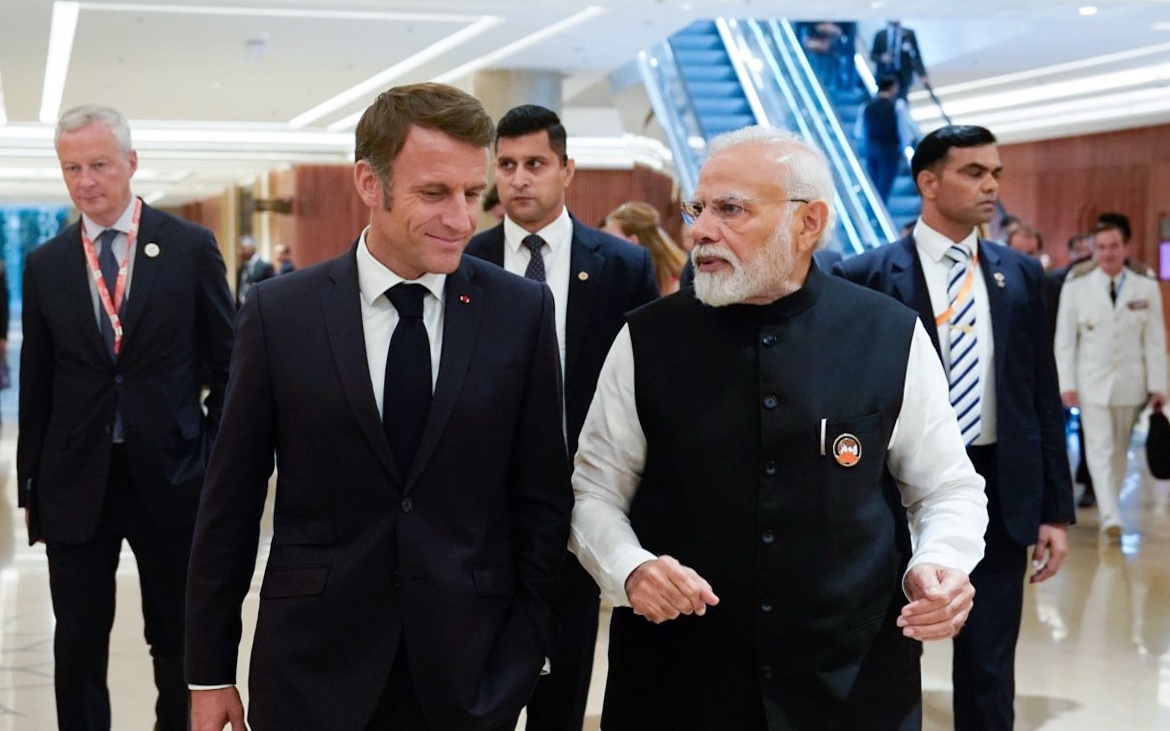 Thủ tướng Ấn Độ Narendra Modi nói chuyện với Tổng thống Pháp Emmanuel Macron bên lề Hội nghị Thượng đỉnh G20 tại New Delhi tháng 9/2023. Ảnh: ANI.
