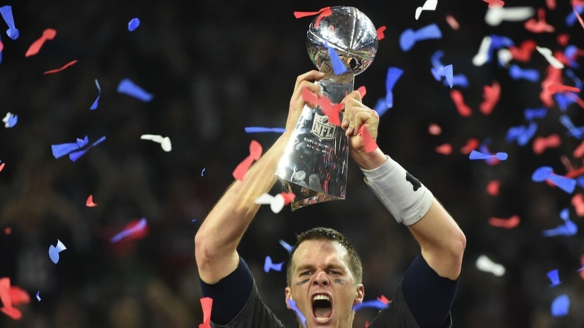 Tom Brady mừng chức vô địch Liên đoàn Bóng bầu dục Quốc gia (NFL) sau trận Super Bowl năm 2017. 