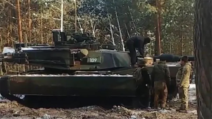 Xe tăng M1S1 Abrams được trang bị hệ thống bảo vệ năng động ARAT. Ảnh: Twitter