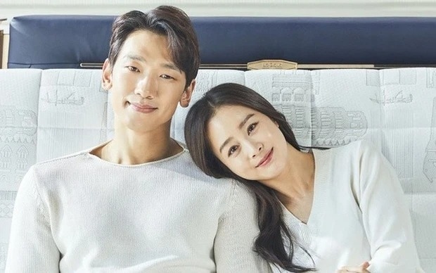 Một người phụ nữ đã bị kết án tù vì theo dõi vợ chồng Bi Rain - Kim Tae Hee