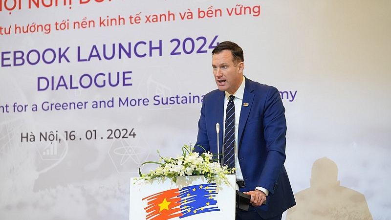 Chủ tịch EuroCham Gabor Fluit phát biểu tại Lễ ra mắt Sách trắng EuroCham 2024. Ảnh: EuroCham