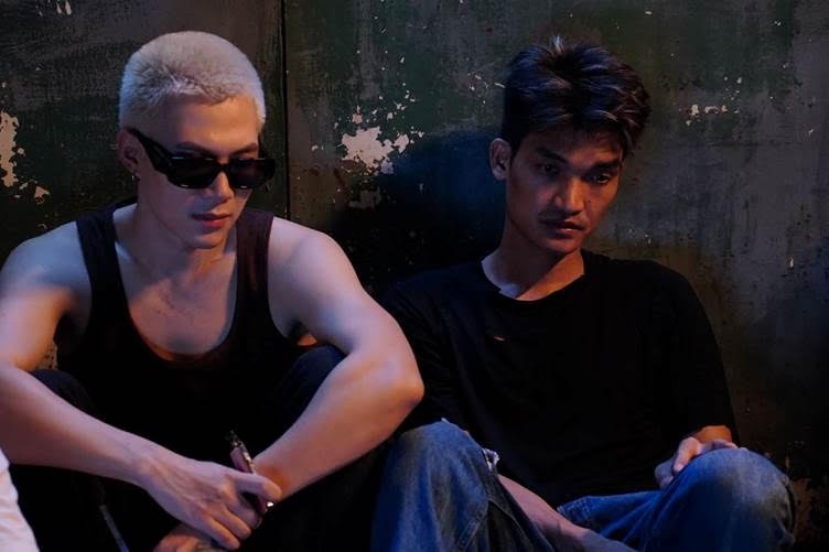 Anh Tú và Mạc Văn Khoa trở thành bạn bè thân thiết từ sau phim "Siêu lừa gặp siêu lầy". Đôi bạn cùng tuổi luôn ủng hộ nhau trong tất cả các dự án nghệ thuật.