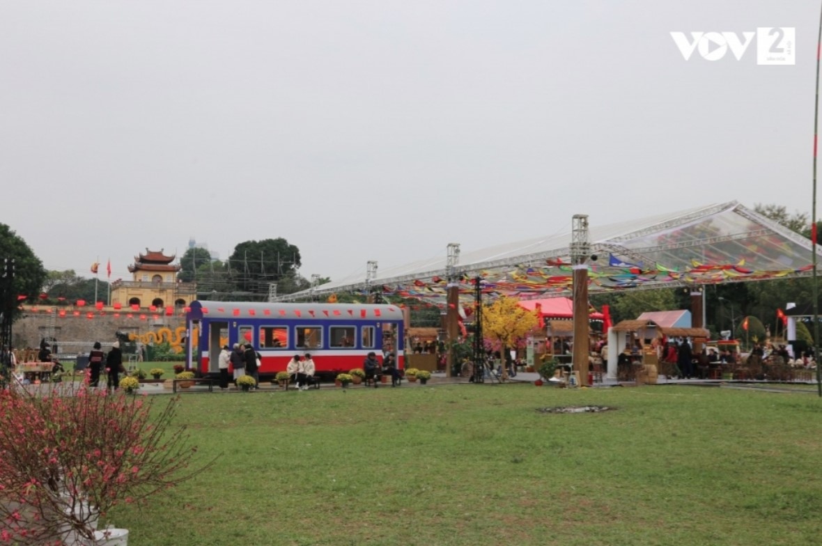 The “Happy Tet 2024” programme is being held at the Thang Long imperial citadel in Hanoi from January 24 to January 28 by the Hanoi Promotion Agency (HPA) and the Thang Long-Hanoi Heritage Conservation Centre.