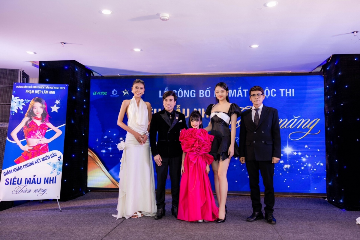 Ra mắt thành viên ban giám khảo