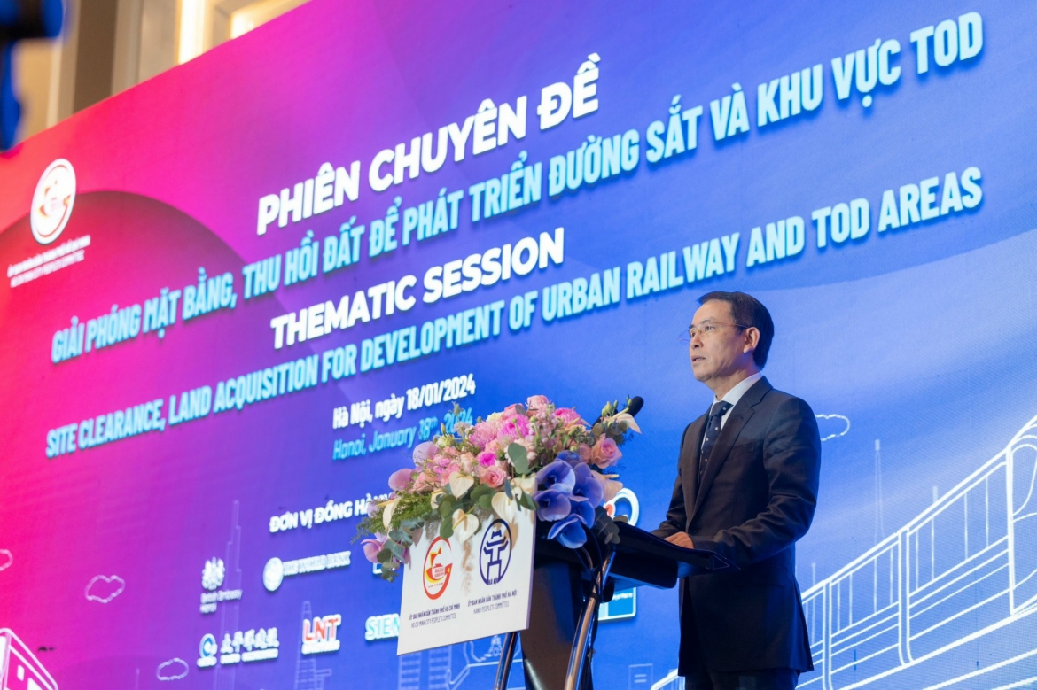 Phó Chủ tịch UBND thành phố Hà Nội Nguyễn Trọng Đông phát biểu khai mạc phiên họp.