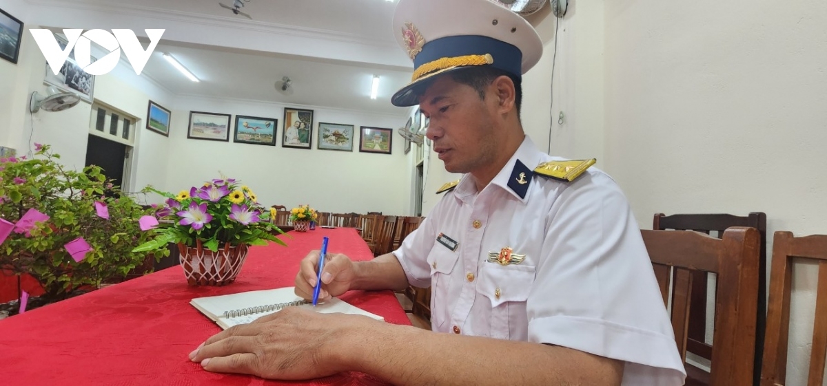 In Vietnam Tet is the time for family reunion. Without returning to the homeland, Colonel Nguyen Van Khuong usually writes letters to his wife and children every Tet.