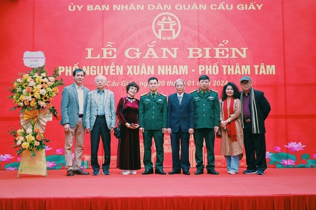 Lễ gắn biển tên phố Thâm Tâm