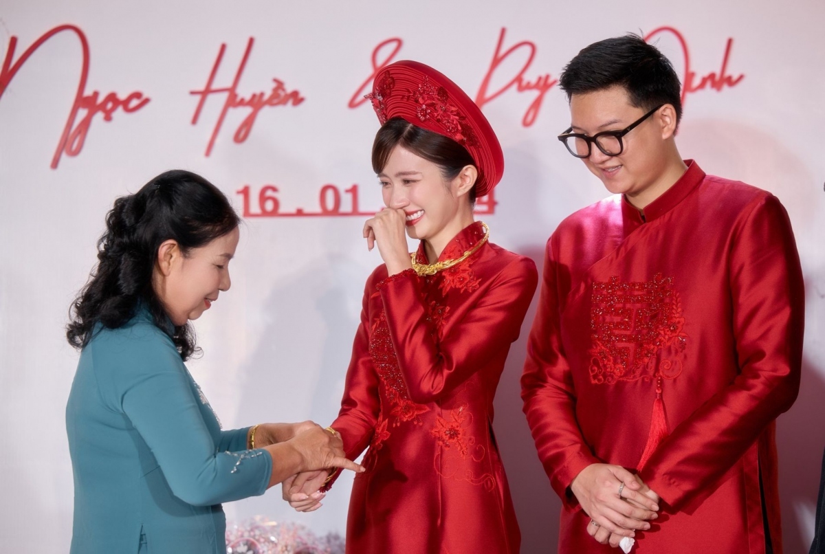 Ở tuổi 25, dù được cho là kết hôn khá sớm nhưng Ngọc Huyền cho biết đây là thời điểm phù hợp khi cả hai thực sự yêu thương và đủ thấu hiểu.