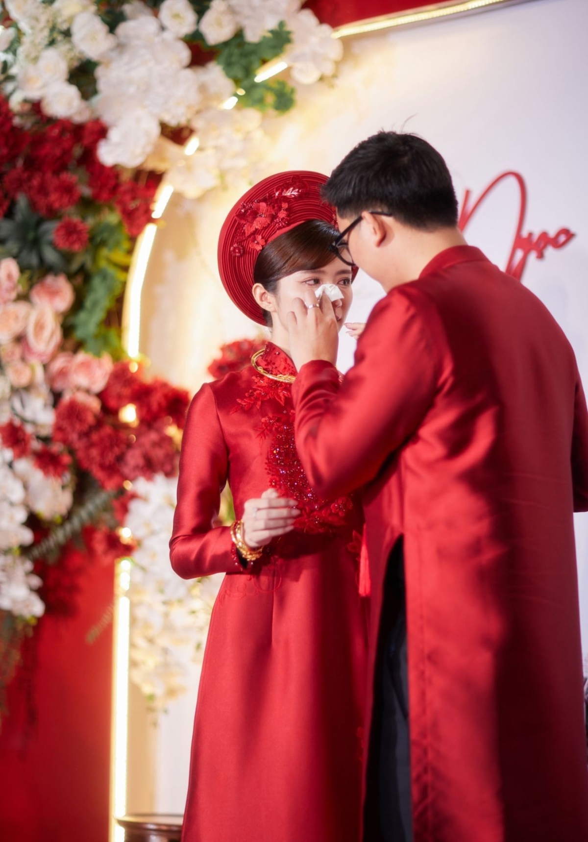 Ngọc Huyền chia sẻ dù ít hơn một tuổi, Duy Minh có tính cách trưởng thành và suy nghĩ thấu đáo. Hiện tại, cả hai đang nỗ lực làm việc và cùng gây dựng sự nghiệp.