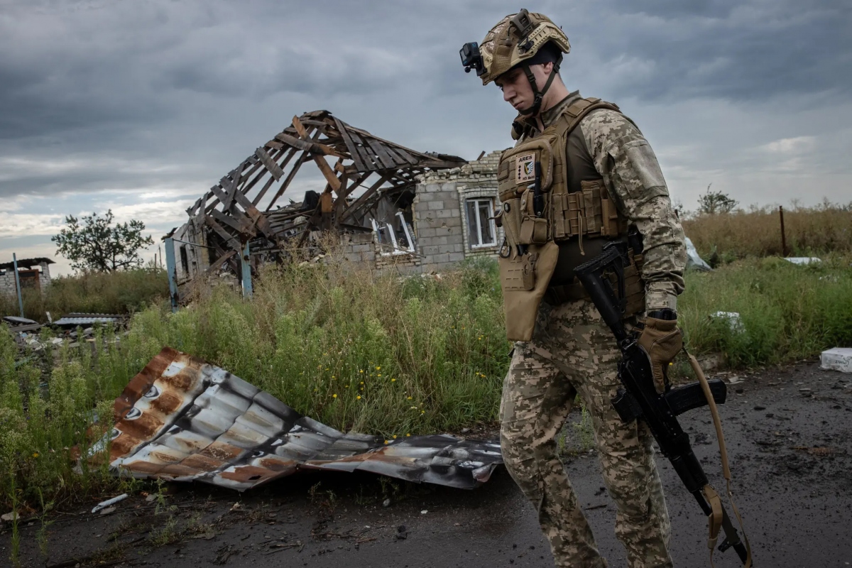 Lính Ukraine ở tiền tuyến gần Maryinka. Ảnh: NY Times