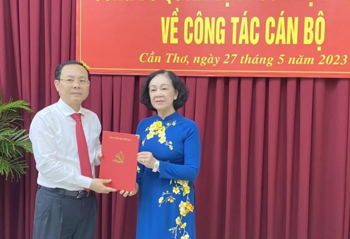 Cũng tháng 5/2023, Bộ Chính trị điều động, phân công, chỉ định ông Nguyễn Văn Hiếu - Ủy viên Dự khuyết Ban Chấp hành Trung ương Đảng, Phó Bí thư Thành ủy TP. HCM nhiệm kỳ 2020 – 2025 thôi tham gia Ban Chấp hành, Ban Thường vụ Thành ủy TP. HCM, Phó Bí thư Thành ủy TP. HCM nhiệm kỳ 2020 – 2025, tham gia Ban Chấp hành, Ban Thường vụ, giữ chức Bí thư Thành ủy Cần Thơ nhiệm kỳ 2020-2025.