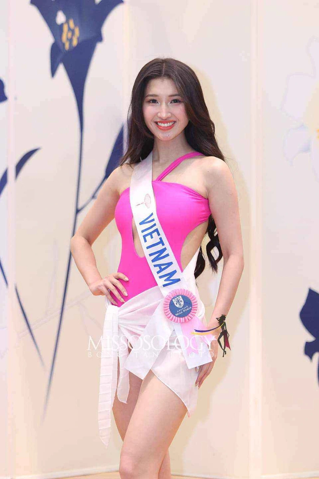 Theo bầu chọn của chuyên trang Missosology, nhan sắc Việt Nam đứng hạng 49, tăng 2 hạng so với năm ngoái trong bản đồ nhan sắc thế giới căn cứ kết quả của các người đẹp tại 5 cuộc thi sắc đẹp lớn trong năm. Trong năm vừa qua, các người đẹp của Việt Nam tích cực tham gia các cuộc thi nhan sắc quốc tế và cũng có những thành tích đáng tự hào. Tại cuộc thi Hoa hậu Quốc tế 2023, người đẹp Việt - Nguyễn Phương Nhi - lọt top 15. Tại Hoa hậu Trái đất 2023, Đỗ Thị Lan Anh giành ngôi vị Á hậu 2. Tại Hoa hậu Siêu Quốc gia 2023, người đẹp Đặng Thanh Ngân là Á hậu 4 chung cuộc. (Nguồn: Dân trí)