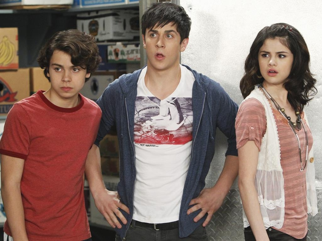 Gomez trở nên nổi tiếng nhờ loạt phim ăn khách Wizards of Waverley Place của Disney.