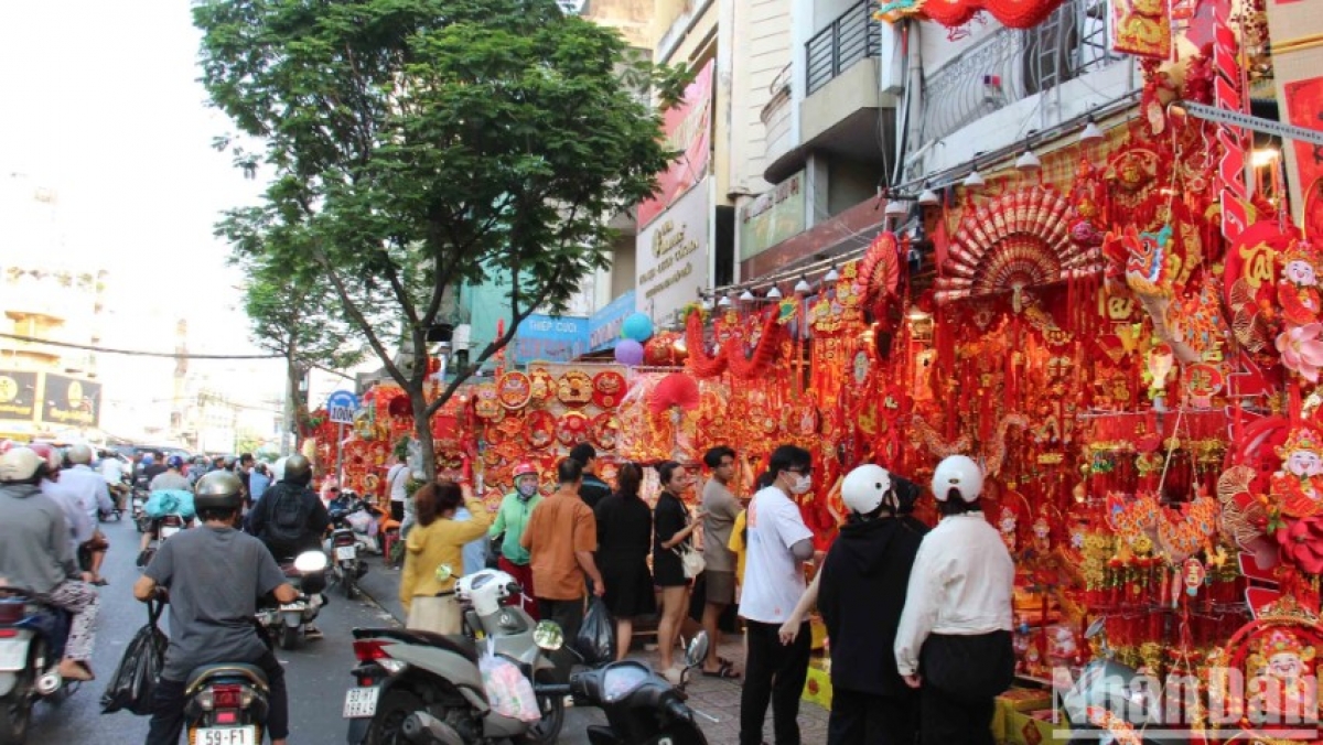 Decorative items celebrating the upcoming Lunar Year of the Dragon are among the most popular items on sale this year.