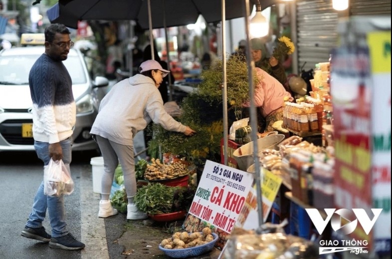 Coriander is also much sought after in the wet markets. People, especially in northern Vietnam, believe that a bath using coriander removes misfortunates of the old year and welcomes in good things for the new year.