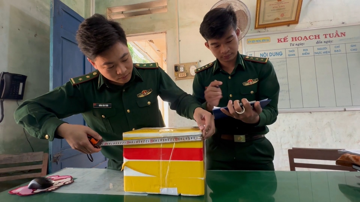 Thùng hàng được phát hiện niêm phong.