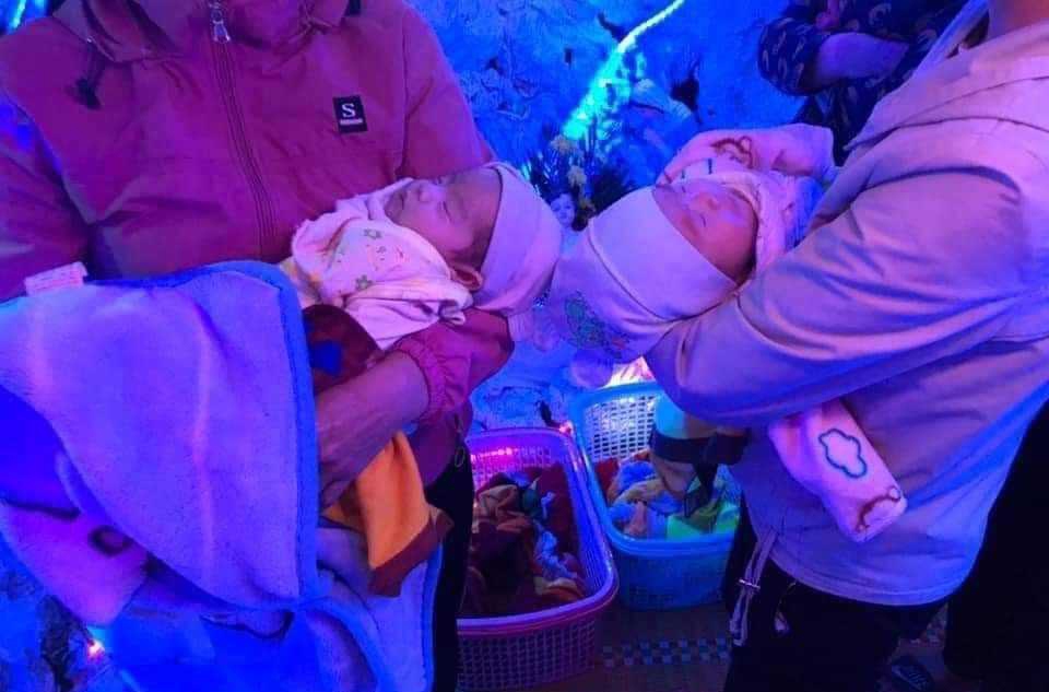 Chính quyền xã Xuân Chính (huyện Kim Sơn, tỉnh Ninh Bình) tạm thời tiếp nhận, chăm sóc ở Trạm y tế xã