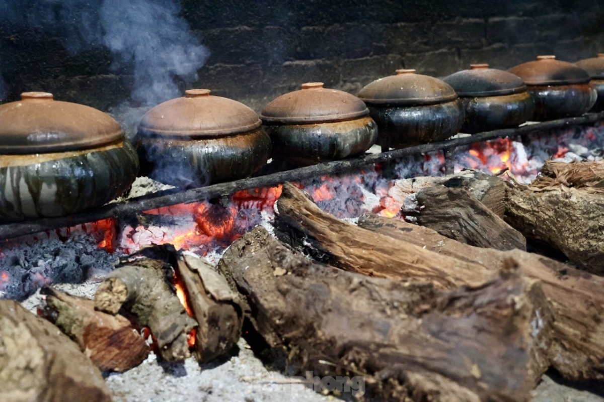 The villagers use only longan firewood as it imparts a fragrance and maintains the fire for a long period. This is particularly important as it takes around 12 hours to cook this dish.