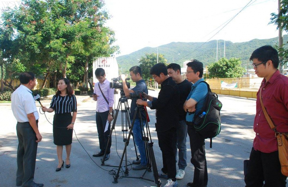 Trong một chuyến tác nghiệp trên Hành lang kinh tế Đông-Tây cùng đồng nghiệp VOV và các nhà báo Thái Lan