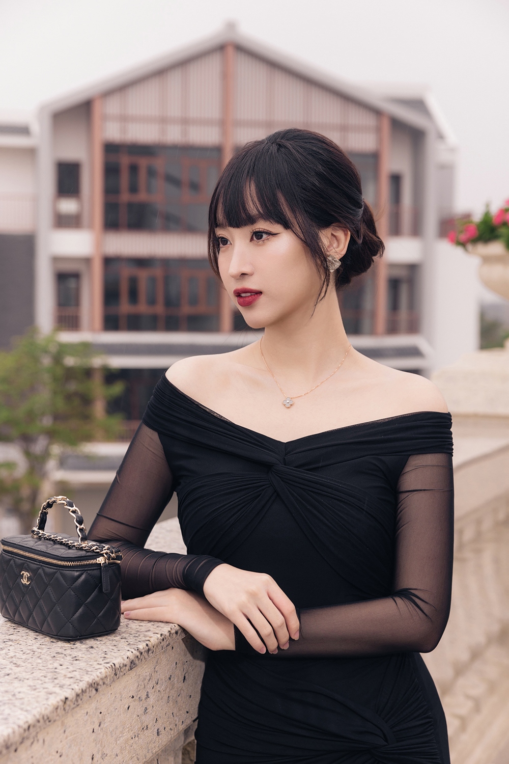 Tháng 10/2022, nàng hậu lên xe hoa với ông xã là thiếu gia Đỗ Vinh Quang. Kể từ đây, mỹ nhân Hà thành hiếm hoi xuất hiện tại sự kiện, dành thời gian học cách làm dâu và vun vén tổ ấm nhỏ cùng chồng.