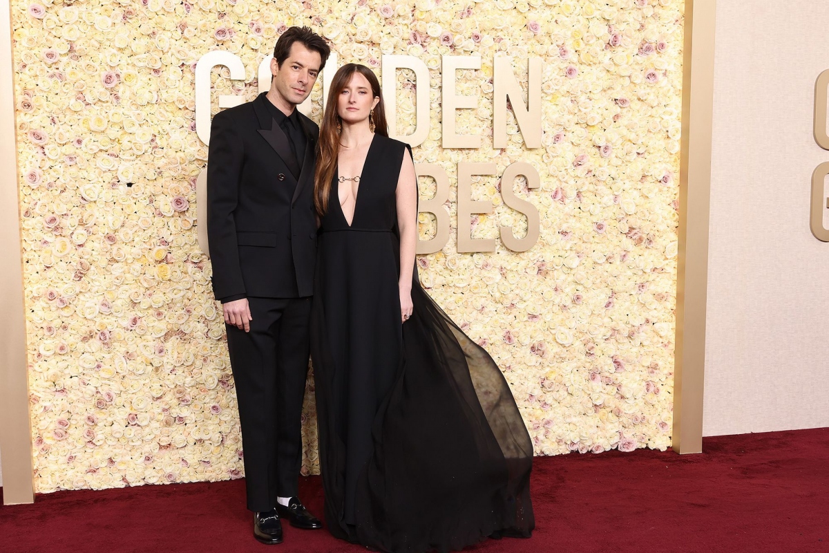 Cặp vợ chồng Mark Ronson và Grace Gummer đều diện trang phục Gucci toàn màu đen.