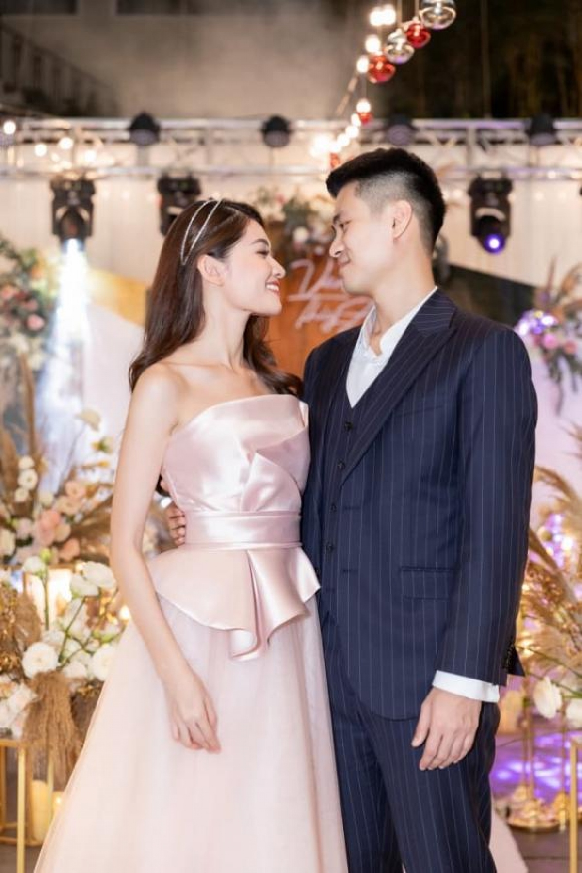 Thùy Dung và chồng doanh nhân.