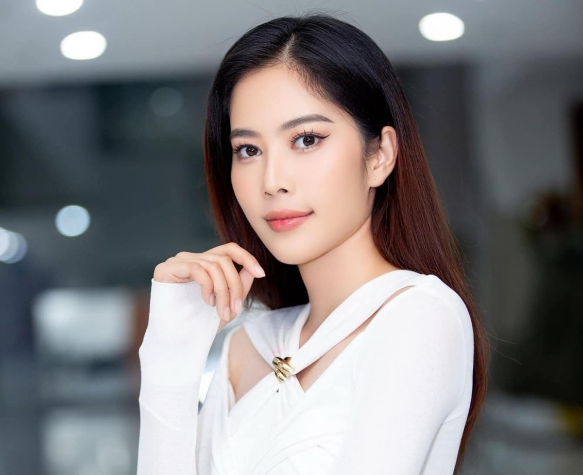 Nam Em cho biết đã cập nhật thông tin từ báo chí về việc Sở Thông tin Truyền thông TP.HCM lên tiếng khi cô thường xuyên livestream ồn ào trên mạng xã hội. Phía người đẹp nói sẽ hạn chế vấn đề này. (Theo: Thanh Niên)